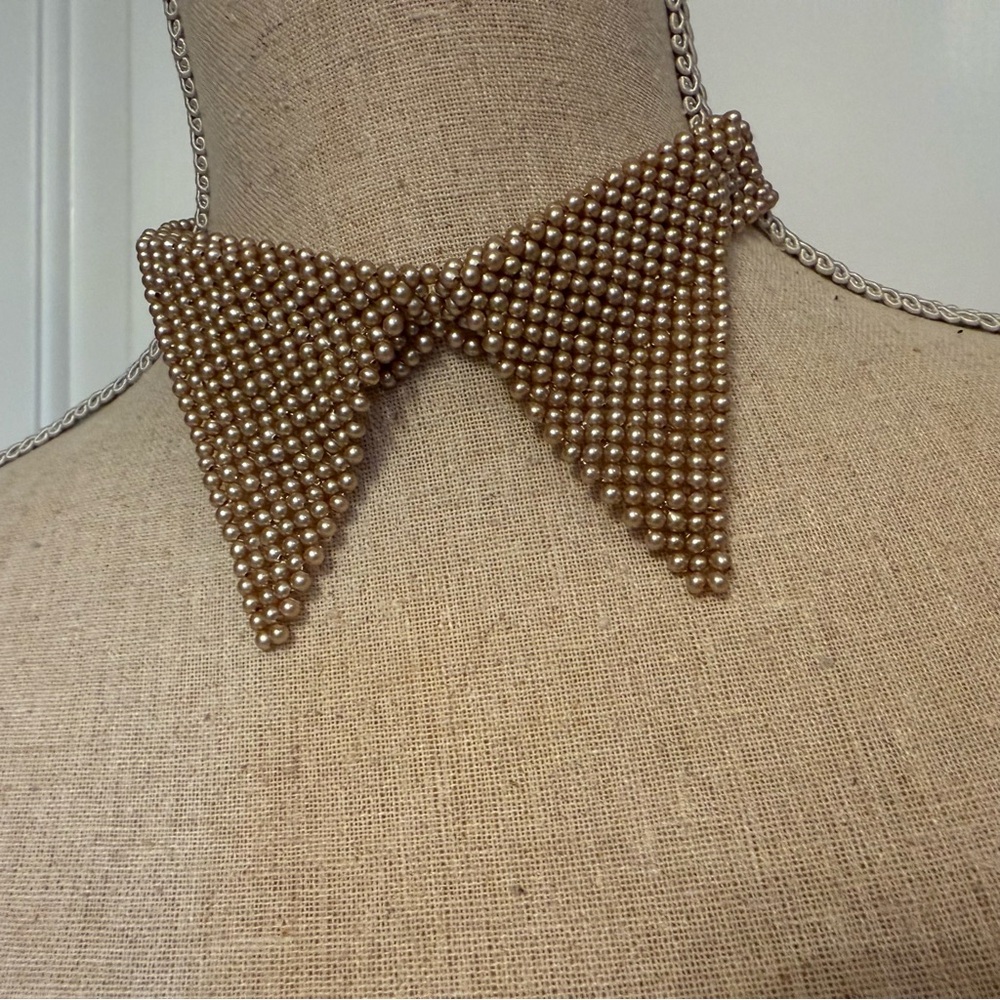 VINTAGE NECKLACE COLLAR SHIRT POINT DESIGN FAUX CREAM PEARLS 13” - 15”